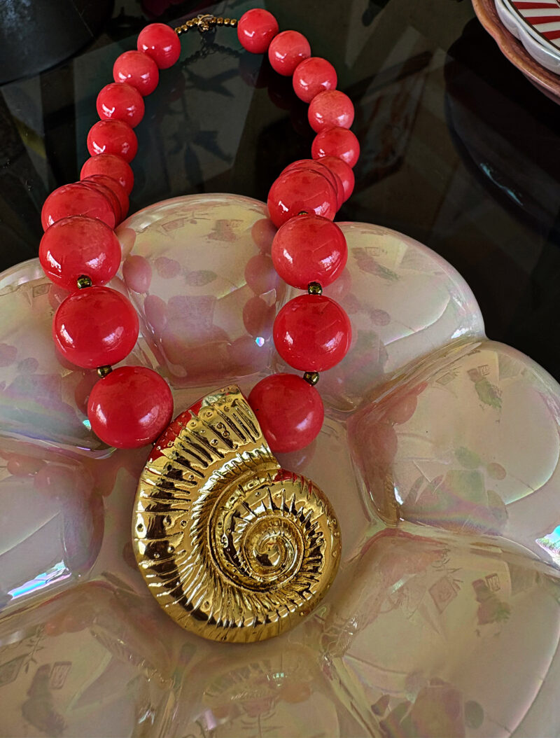 Bold shell necklace