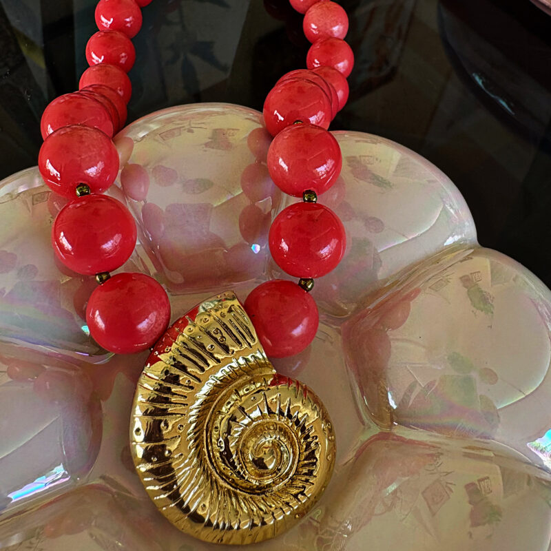 Bold shell necklace