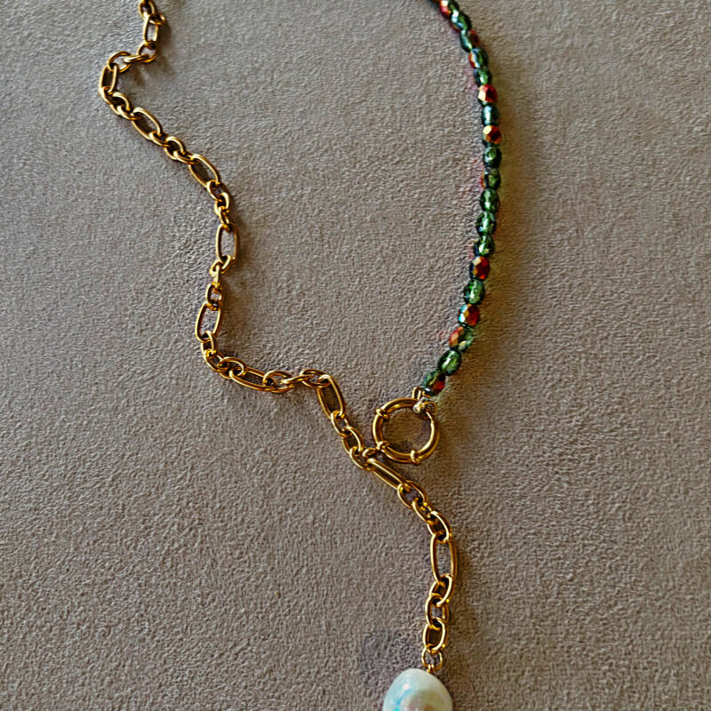 Tarte tatin necklace