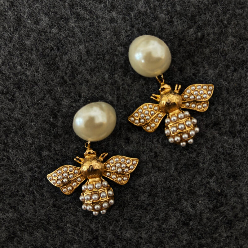 Pearly bees earrings